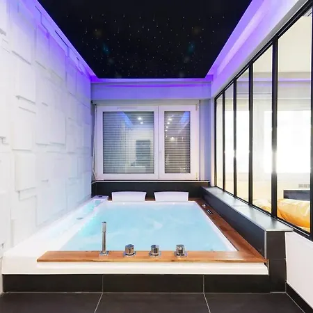 Appartement-jacuzzi / à 800m Du Centre Appartement Metz