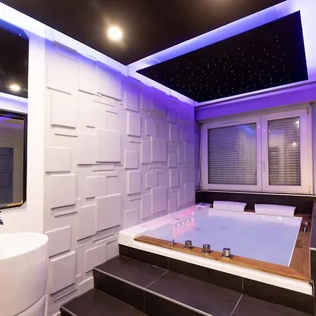 Appartement-jacuzzi / A 800m Du Centre * Metz