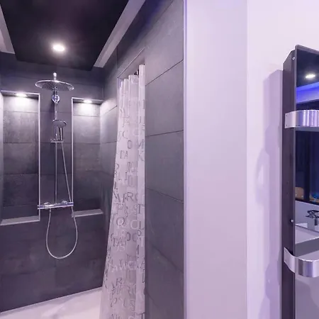 Apartment Appartement-jacuzzi / A 800m Du Centre