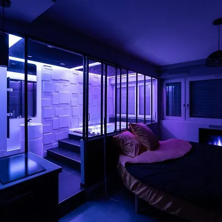 Appartement-jacuzzi / A 800m Du Centre Apartment