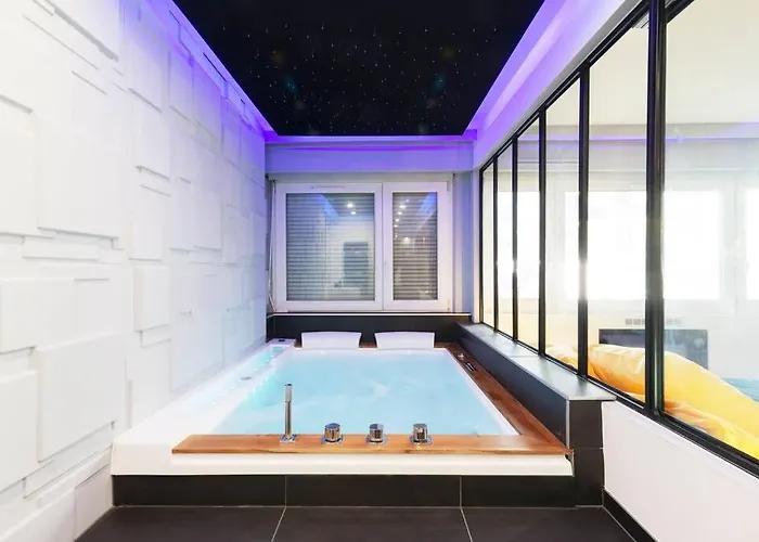 Appartement-jacuzzi / à 800m Du Centre Appartamento Metz